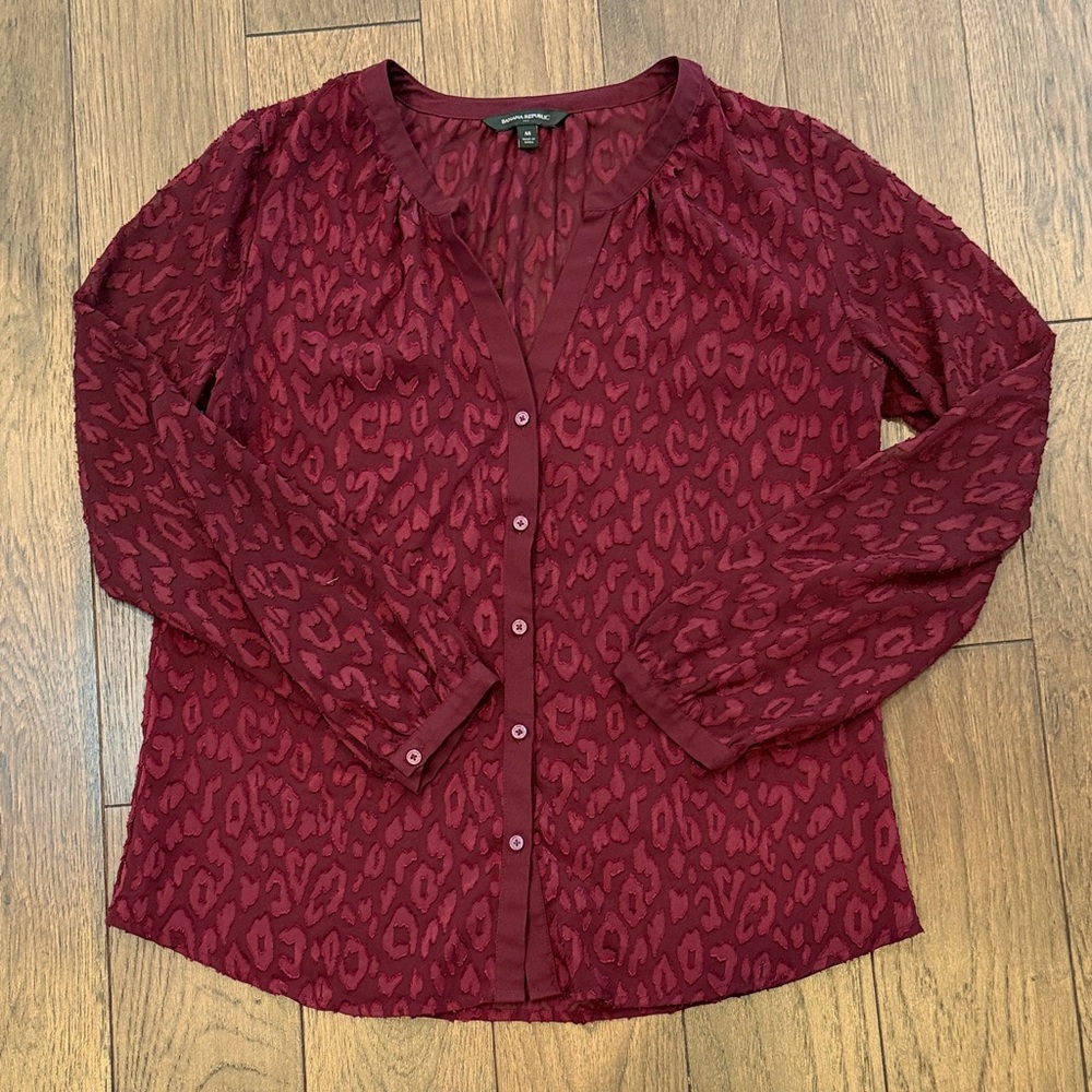 Banana Republic Sheer Burgundy Leopard Print Button Down Blouse Medium - C14-005